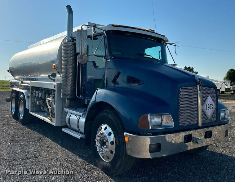 image for item KW9094 2006 Kenworth  fuel truck