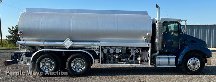 image for item KW9094 2006 Kenworth  fuel truck