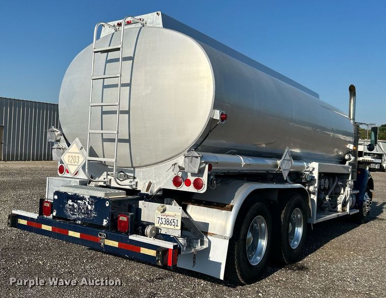 image for item KW9094 2006 Kenworth  fuel truck