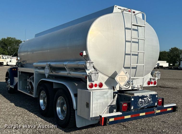 image for item KW9094 2006 Kenworth  fuel truck