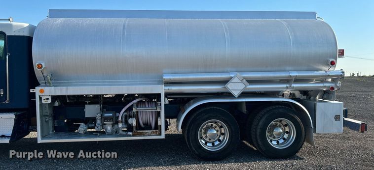 image for item KW9094 2006 Kenworth  fuel truck