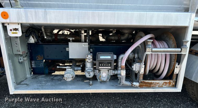 image for item KW9094 2006 Kenworth  fuel truck