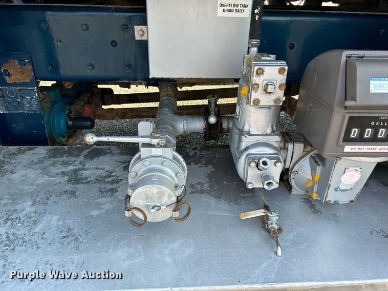 image for item KW9094 2006 Kenworth  fuel truck