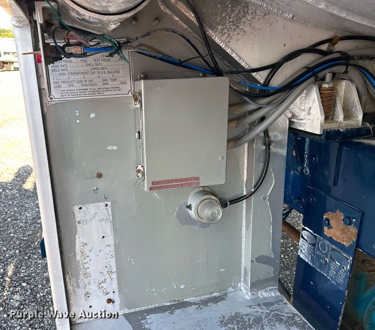 image for item KW9094 2006 Kenworth  fuel truck