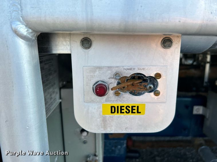 image for item KW9094 2006 Kenworth  fuel truck