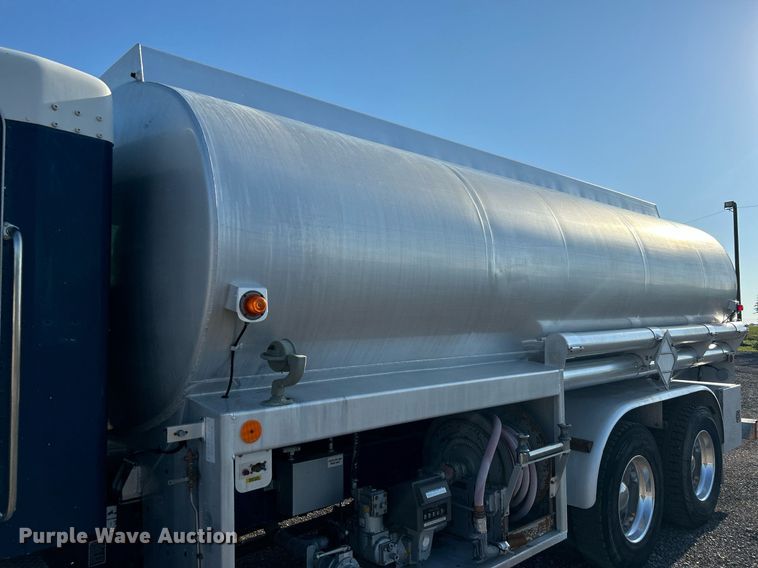 image for item KW9094 2006 Kenworth  fuel truck