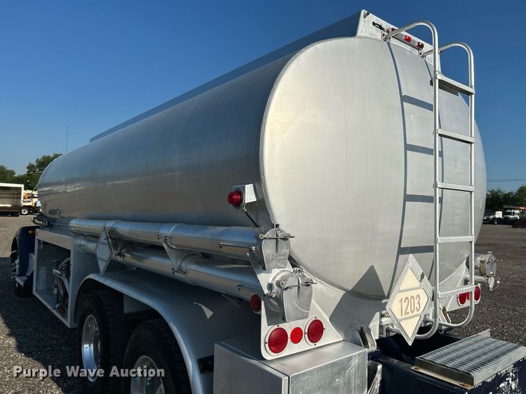 image for item KW9094 2006 Kenworth  fuel truck