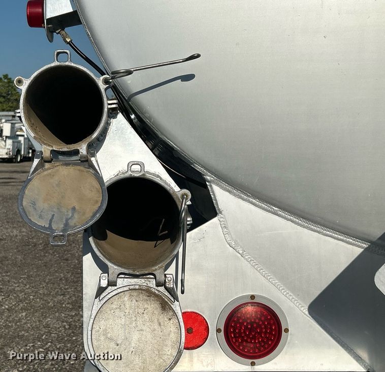 image for item KW9094 2006 Kenworth  fuel truck