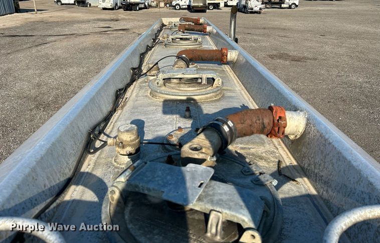 image for item KW9094 2006 Kenworth  fuel truck