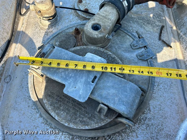 image for item KW9094 2006 Kenworth  fuel truck