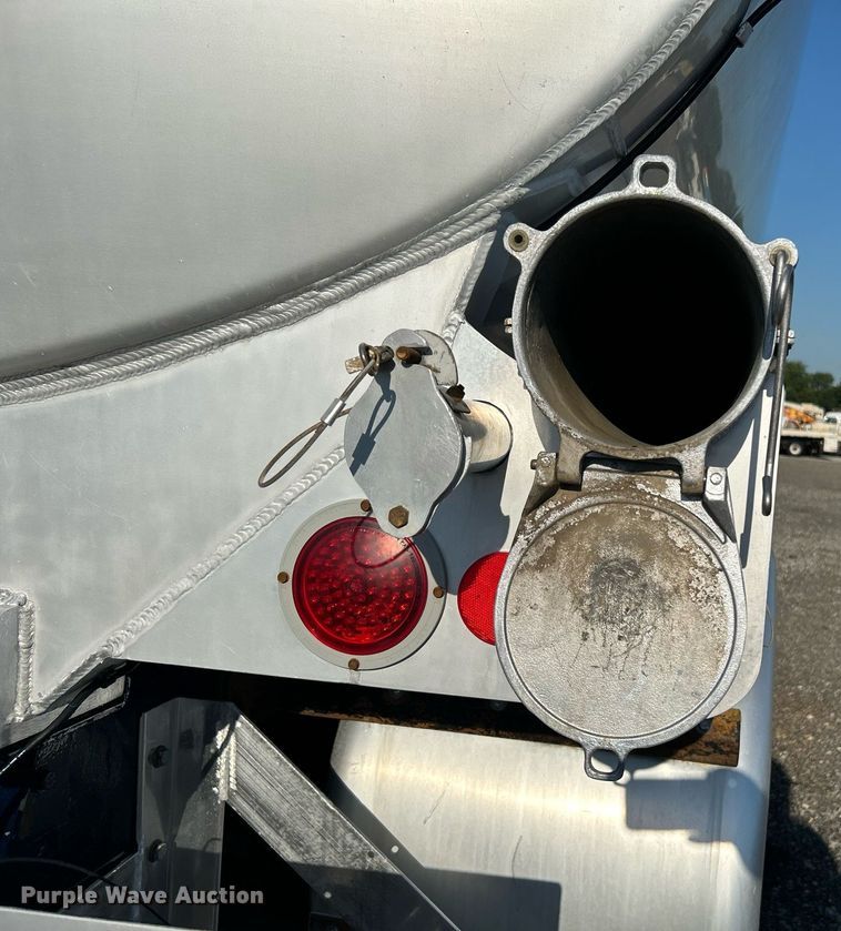 image for item KW9094 2006 Kenworth  fuel truck