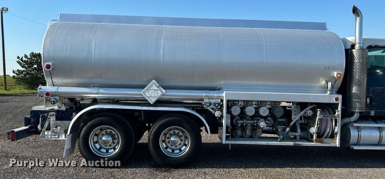 image for item KW9094 2006 Kenworth  fuel truck