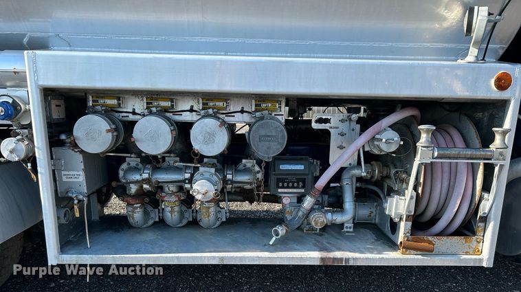 image for item KW9094 2006 Kenworth  fuel truck