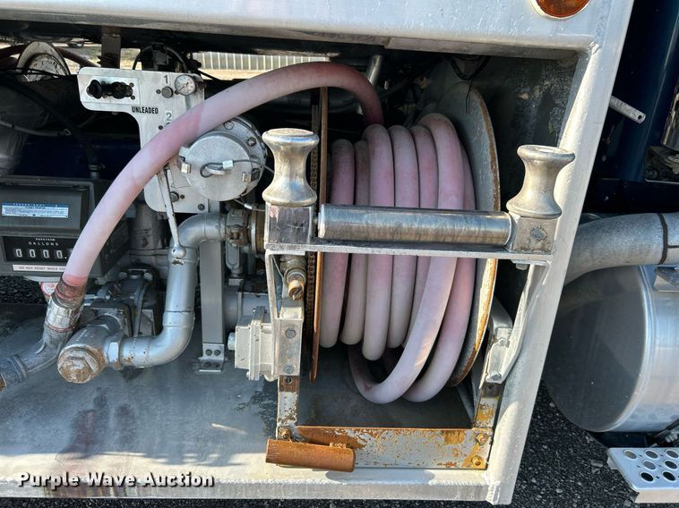 image for item KW9094 2006 Kenworth  fuel truck