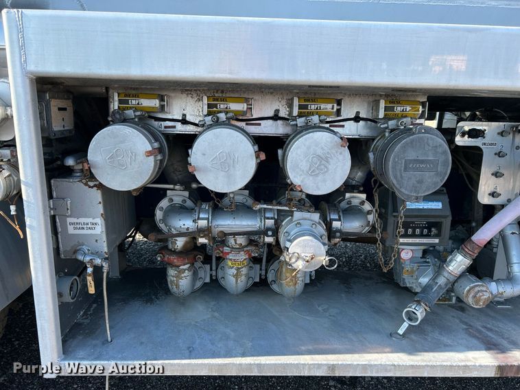 image for item KW9094 2006 Kenworth  fuel truck