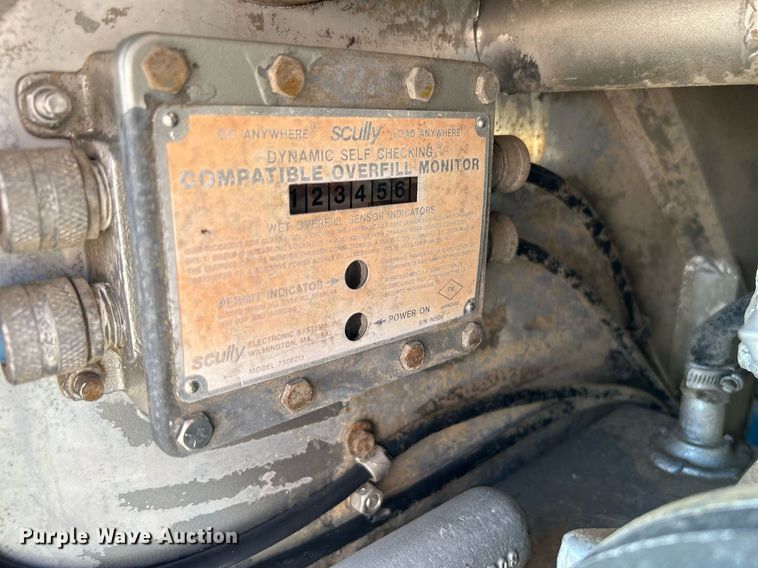 image for item KW9094 2006 Kenworth  fuel truck