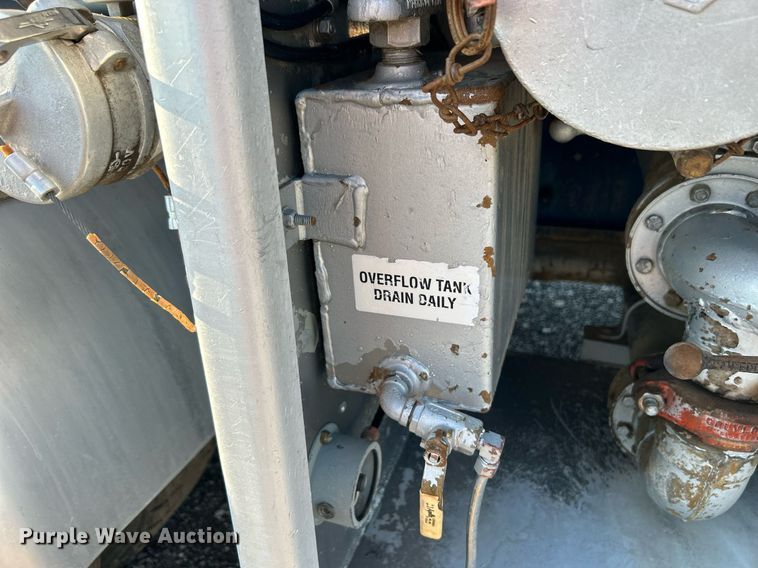 image for item KW9094 2006 Kenworth  fuel truck