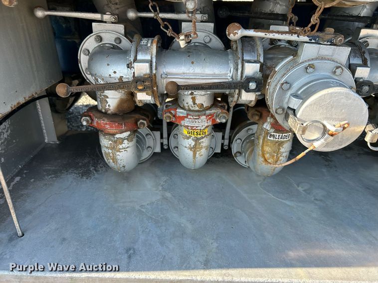 image for item KW9094 2006 Kenworth  fuel truck