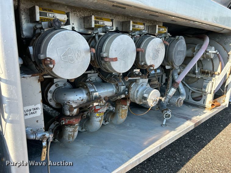 image for item KW9094 2006 Kenworth  fuel truck