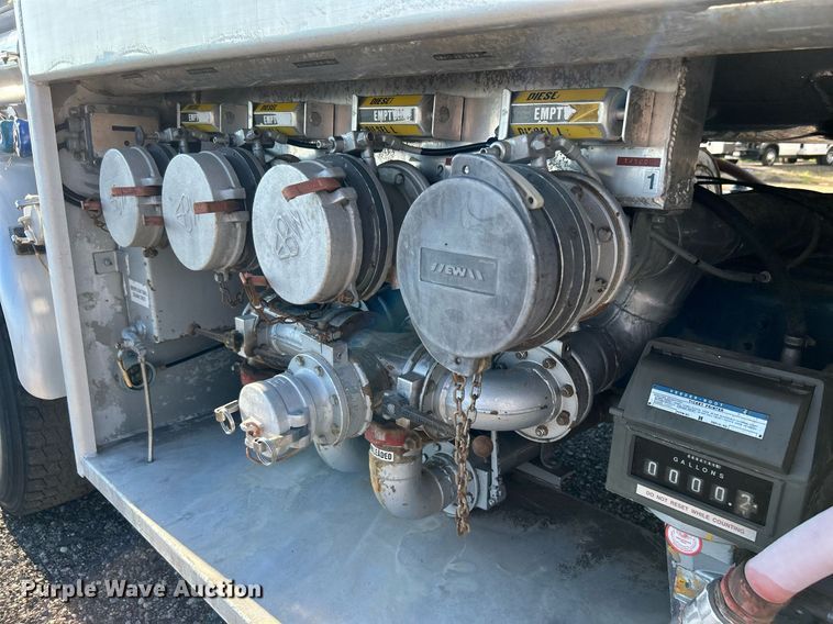 image for item KW9094 2006 Kenworth  fuel truck