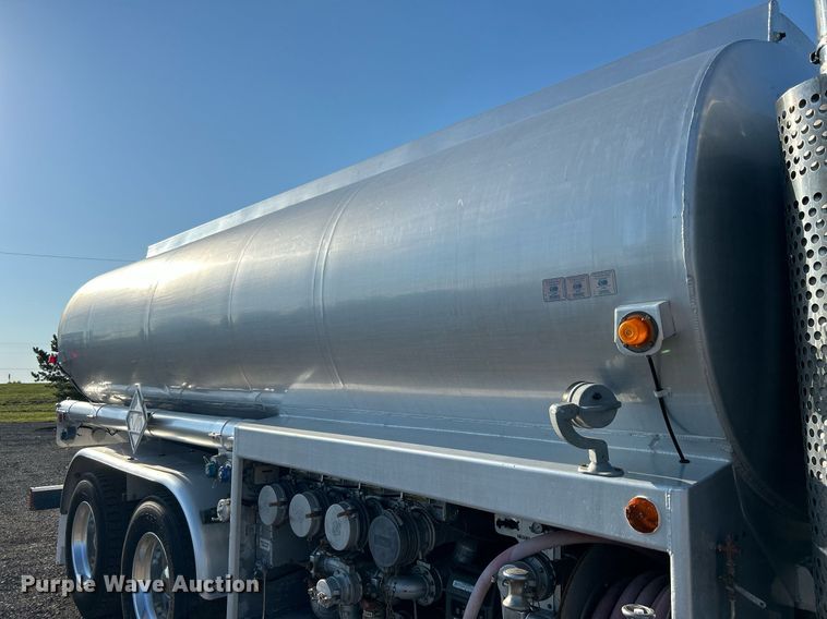 image for item KW9094 2006 Kenworth  fuel truck