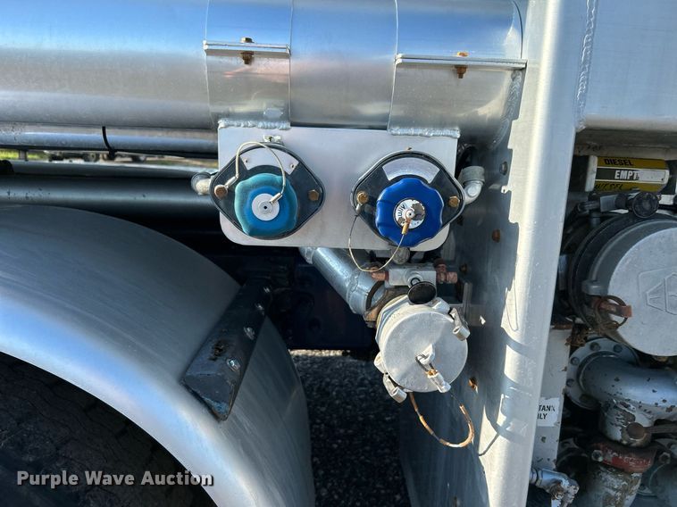 image for item KW9094 2006 Kenworth  fuel truck