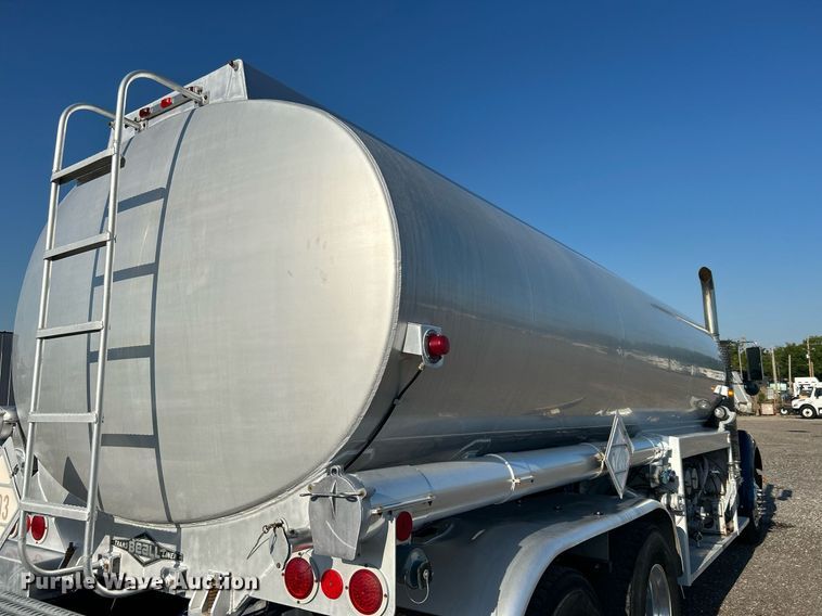 image for item KW9094 2006 Kenworth  fuel truck