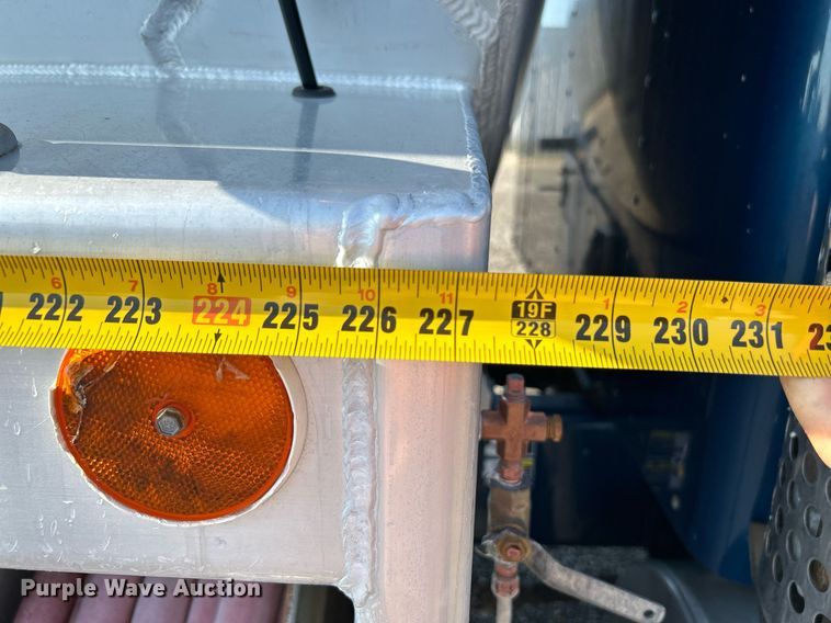 image for item KW9094 2006 Kenworth  fuel truck