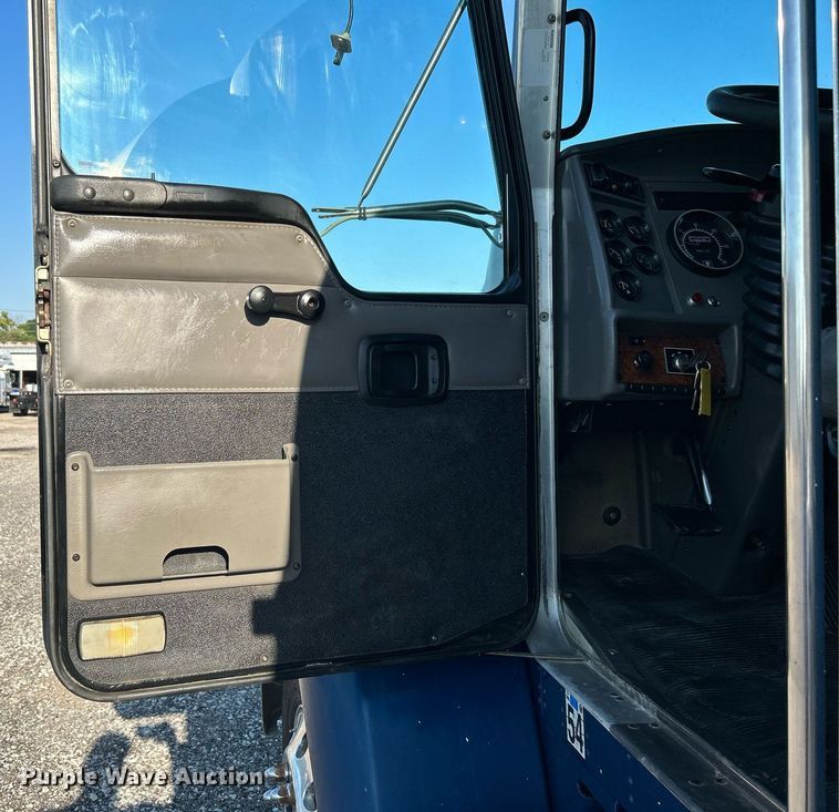 image for item KW9094 2006 Kenworth  fuel truck