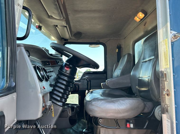 image for item KW9094 2006 Kenworth  fuel truck