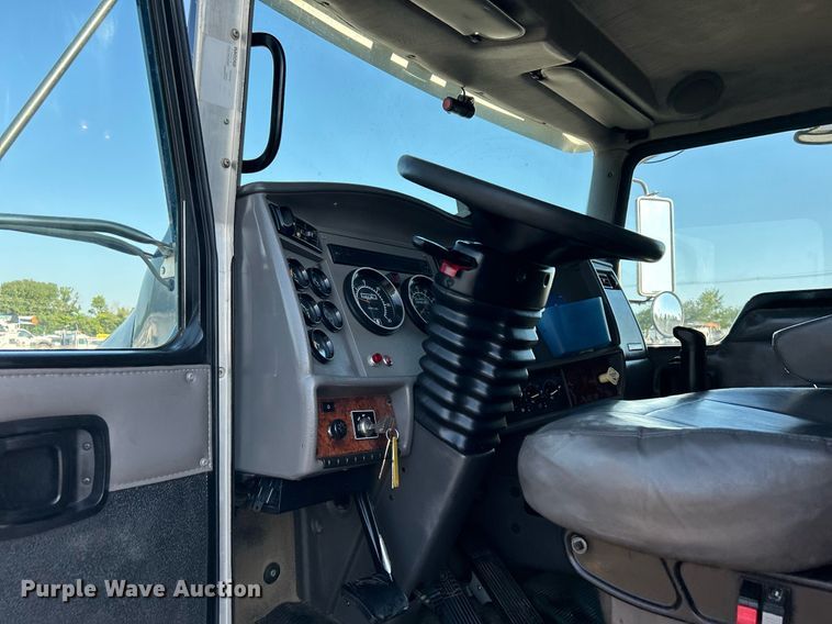 image for item KW9094 2006 Kenworth  fuel truck