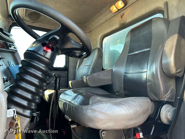 image for item KW9094 2006 Kenworth  fuel truck