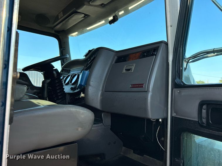 image for item KW9094 2006 Kenworth  fuel truck