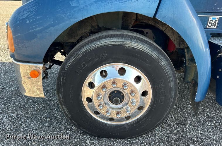 image for item KW9094 2006 Kenworth  fuel truck