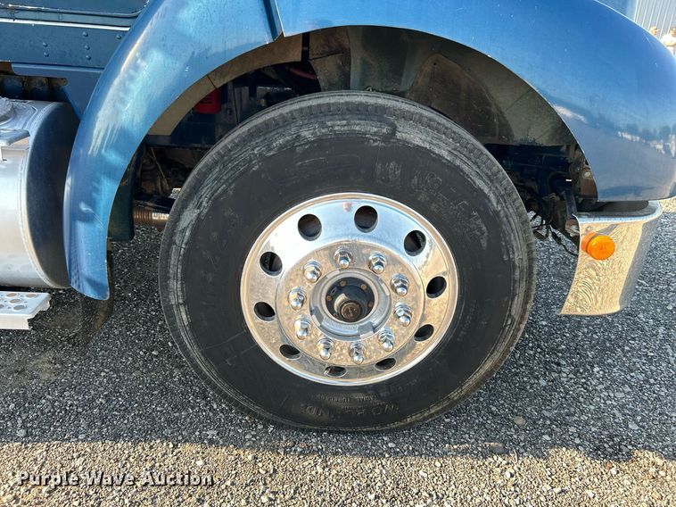 image for item KW9094 2006 Kenworth  fuel truck