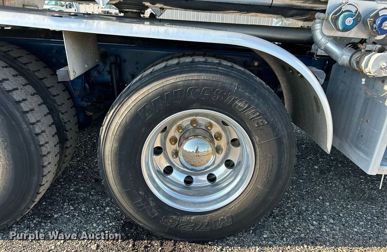 image for item KW9094 2006 Kenworth  fuel truck