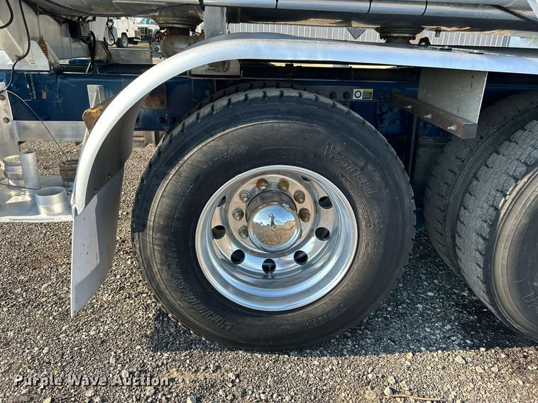 image for item KW9094 2006 Kenworth  fuel truck