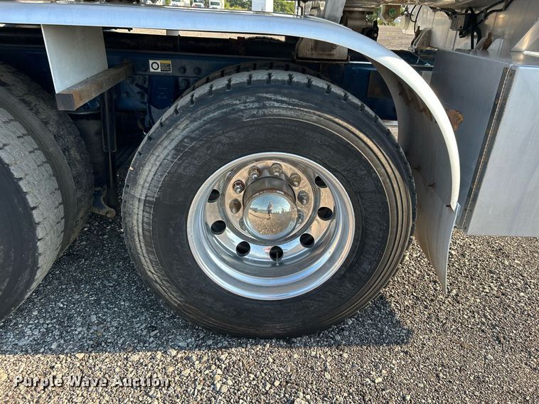 image for item KW9094 2006 Kenworth  fuel truck