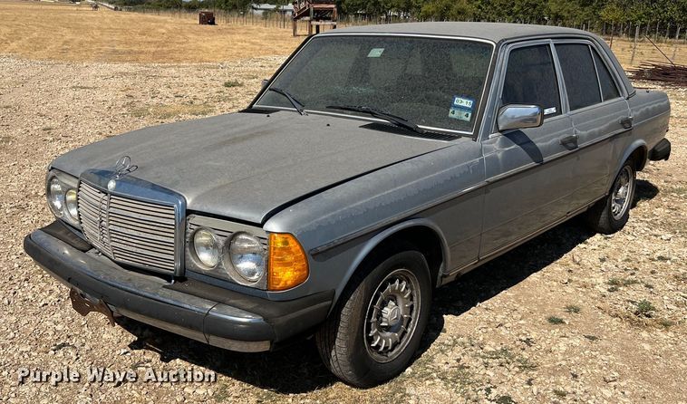 image for item LF9418 1985 Mercedes Benz 300D