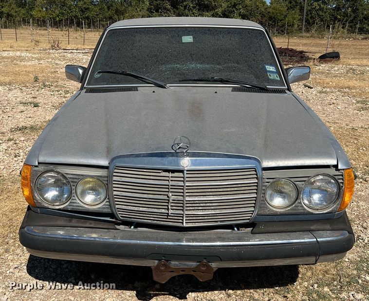 image for item LF9418 1985 Mercedes Benz 300D