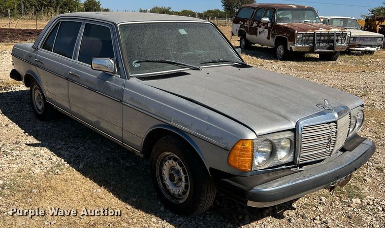 image for item LF9418 1985 Mercedes Benz 300D