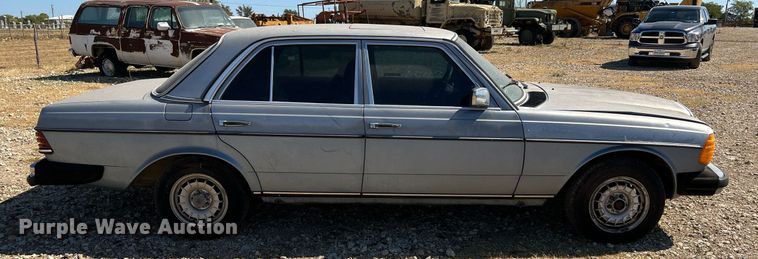 image for item LF9418 1985 Mercedes Benz 300D