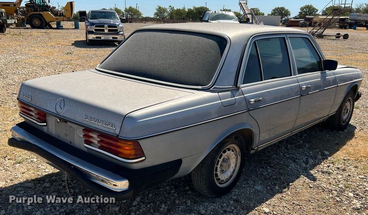 image for item LF9418 1985 Mercedes Benz 300D