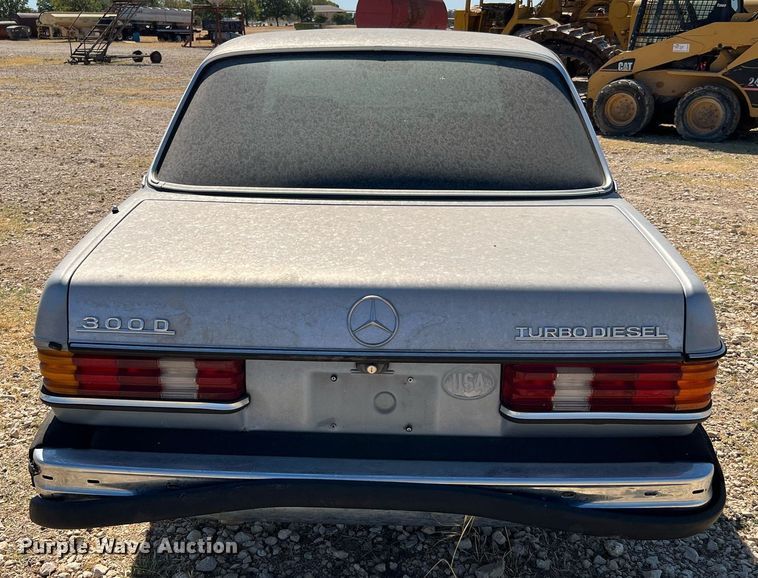 image for item LF9418 1985 Mercedes Benz 300D