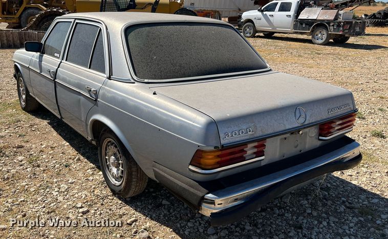 image for item LF9418 1985 Mercedes Benz 300D