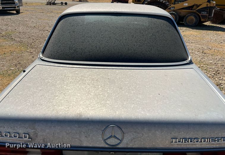 image for item LF9418 1985 Mercedes Benz 300D