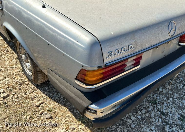 image for item LF9418 1985 Mercedes Benz 300D