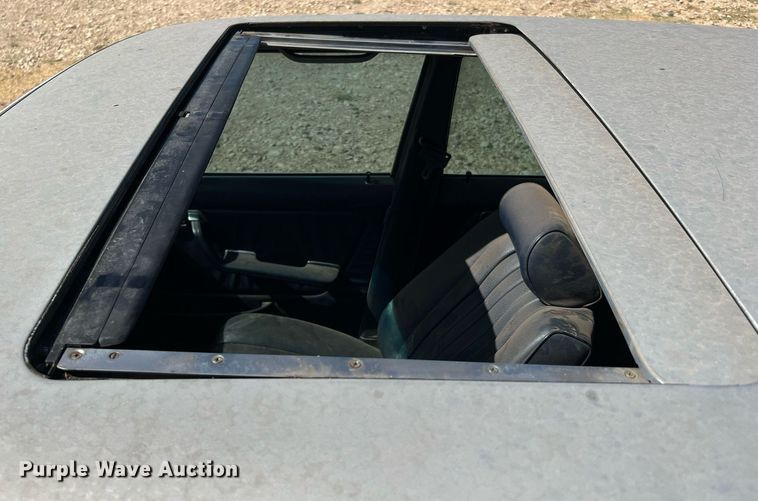 image for item LF9418 1985 Mercedes Benz 300D