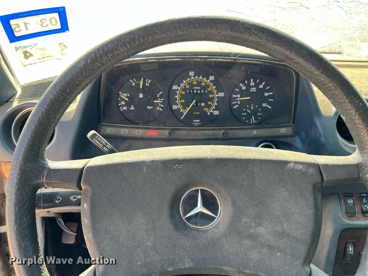 image for item LF9418 1985 Mercedes Benz 300D