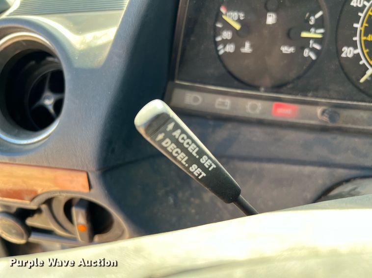 image for item LF9418 1985 Mercedes Benz 300D